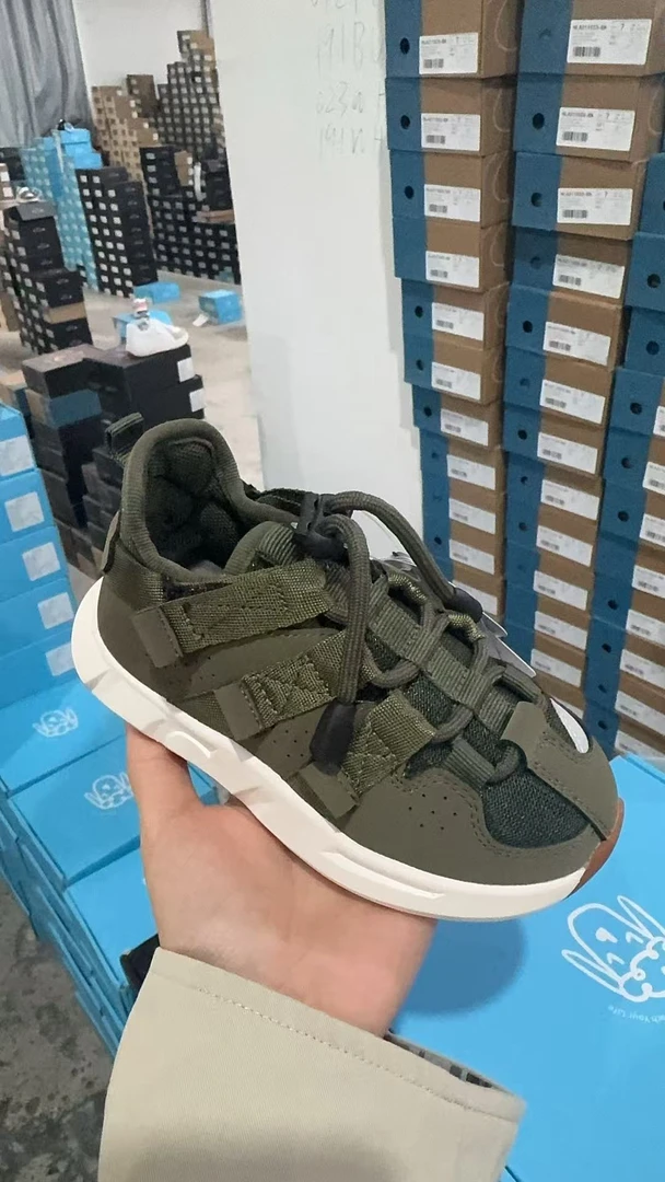 KKK儿童透气舒适防滑儿童运动鞋