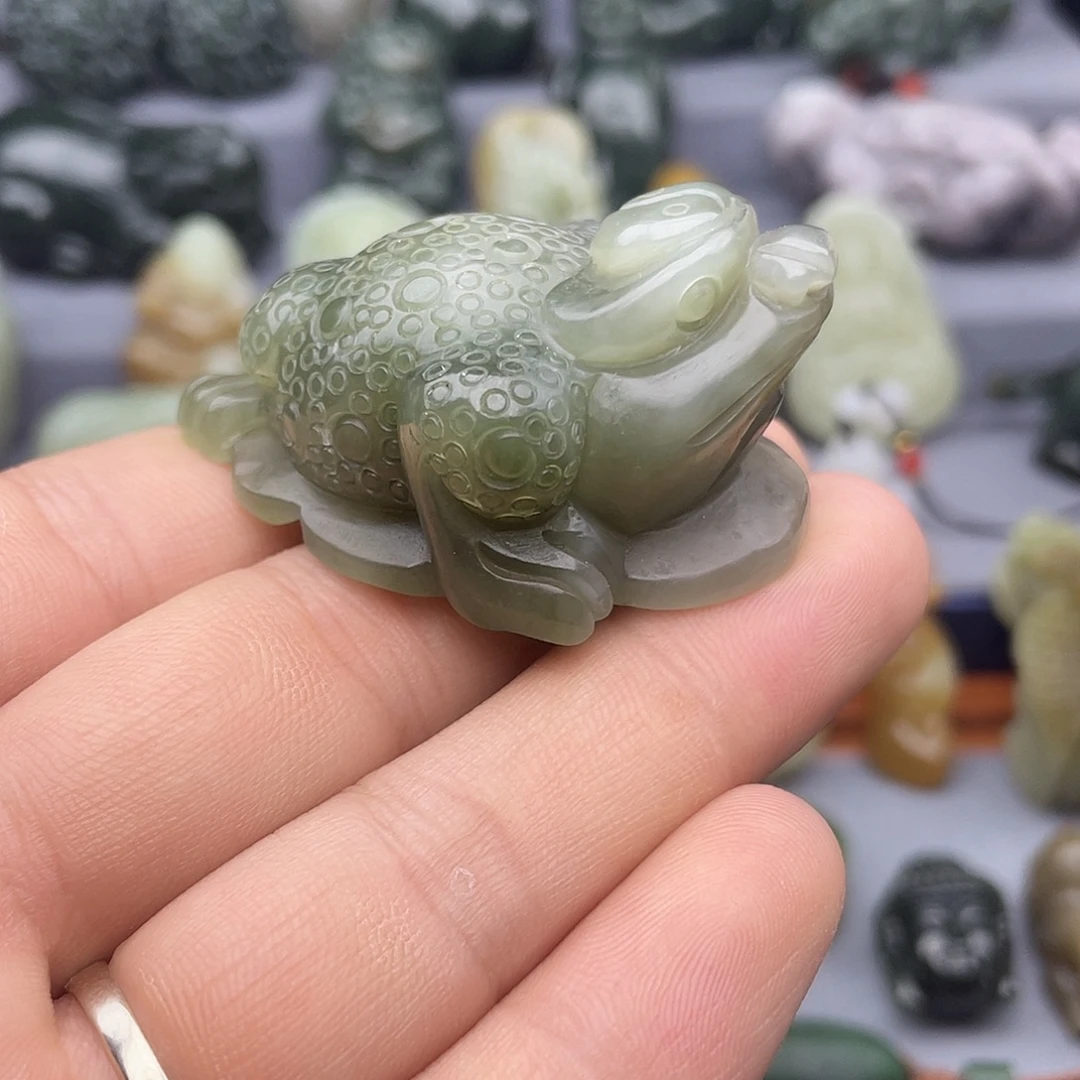 和田玉未镶嵌把件