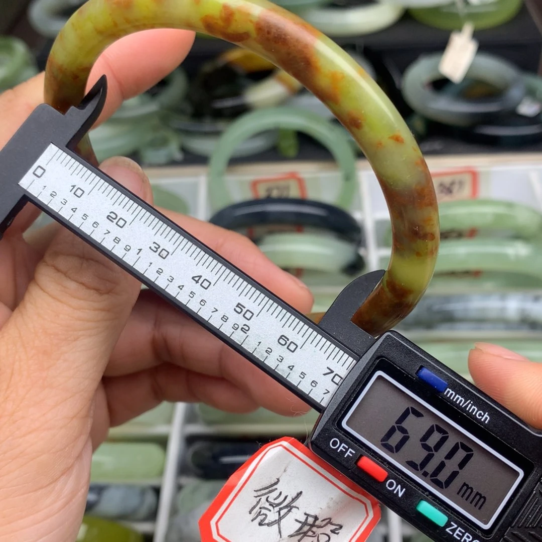 蛇纹石玉未镶嵌手镯381