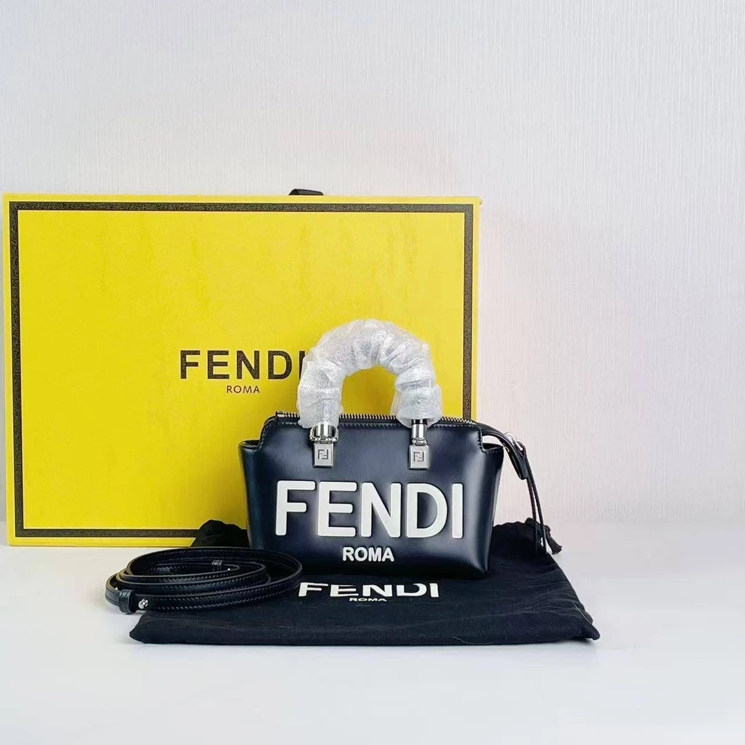 胖虎佳佳/芬迪/99新/公价0/箱包/斜挎包/31B2412070169