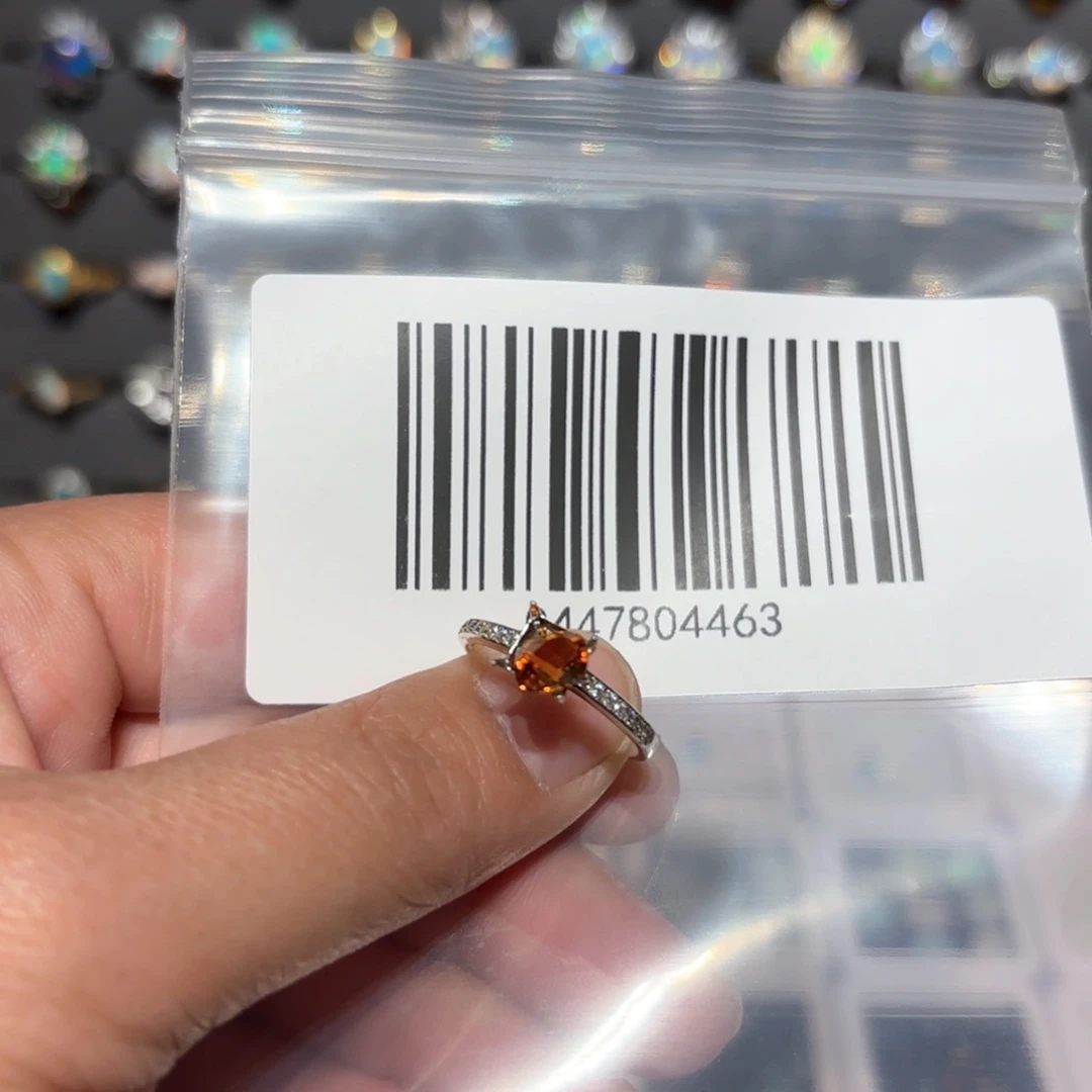 欧泊戒指银S925镶嵌E****?