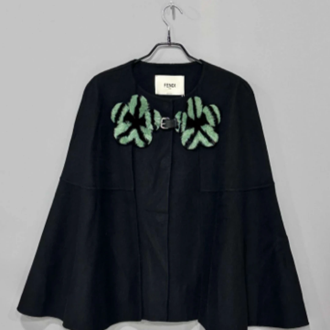 FENDI /芬迪/山羊绒拼水貂斗篷外套/42码/99新/31706
