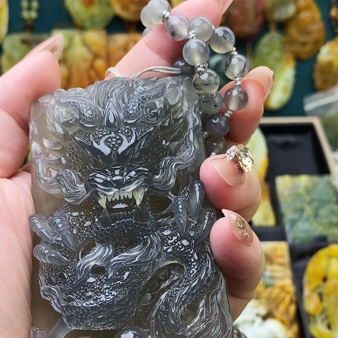 ぃ****蛇纹石玉未镶嵌颈饰