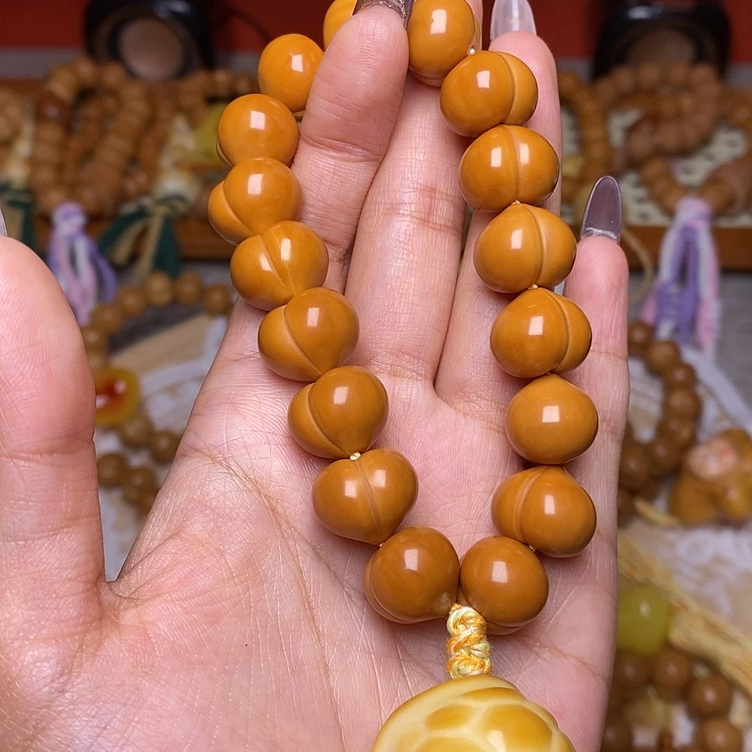 猴头核桃吊坠柯基高定屁桃➕富甲手持