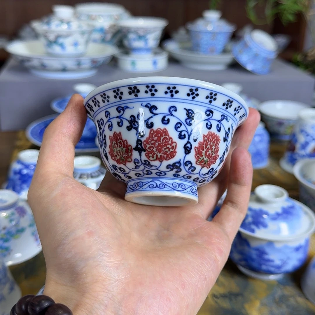 明逸堂青花釉里红缠枝莲压手杯