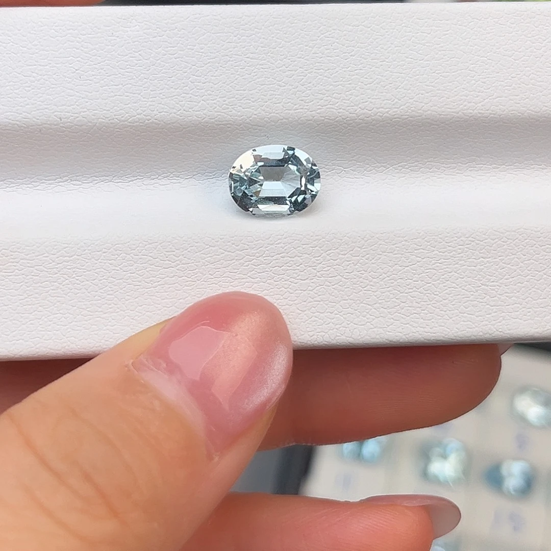 海蓝宝石裸石天然纯净无暇1.9克拉