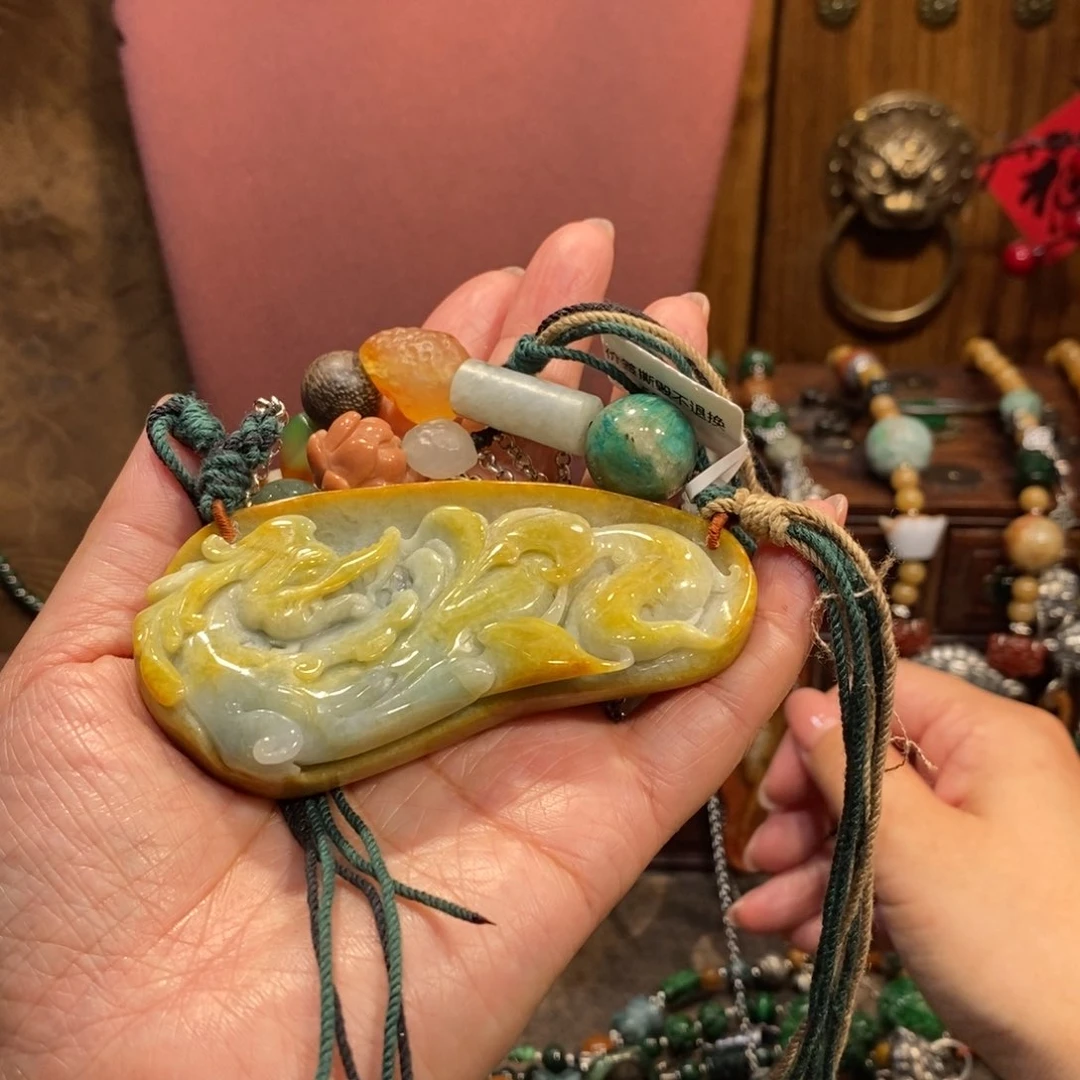 翡翠吊坠(赠链)未镶嵌