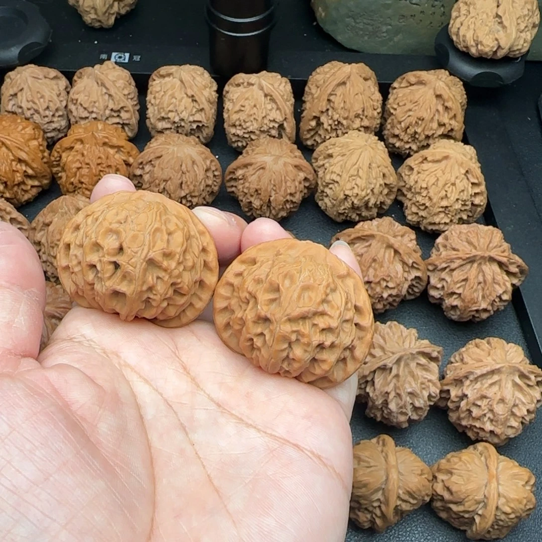 →***←42尺磕尖宫灯文玩核桃