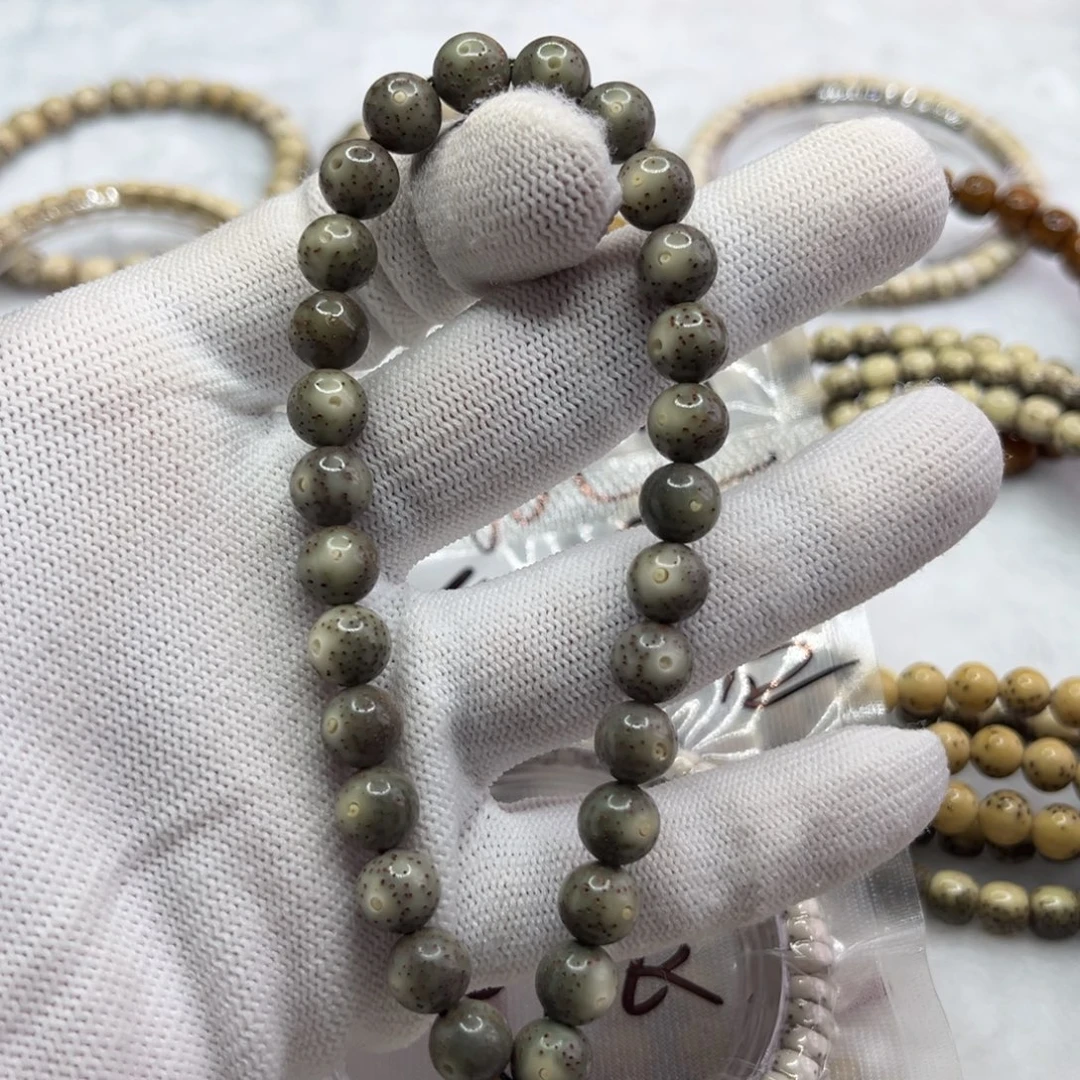 星月菩提吊坠手持