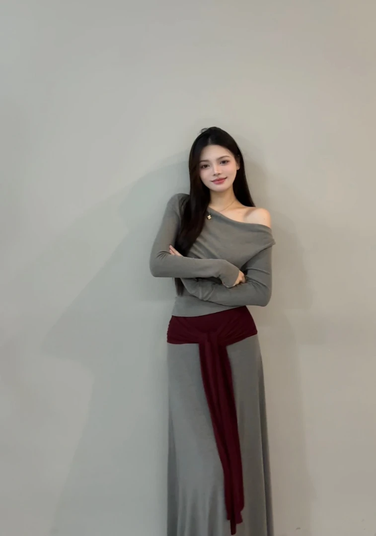 【苏苏】 秋季时尚套装连衣裙百搭上衣休闲斜肩褶皱法式套装DT1573