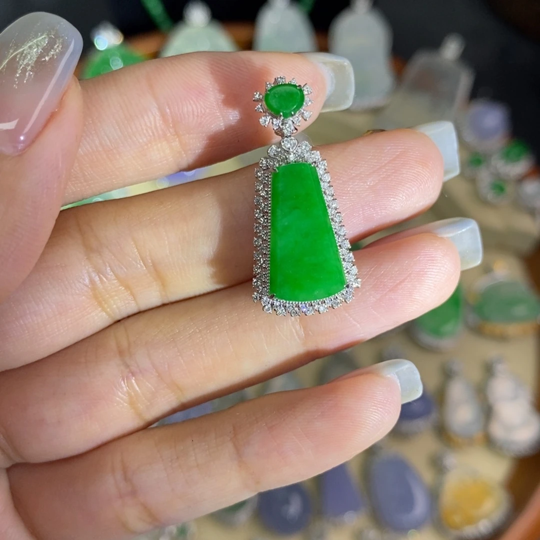 翡翠18K金镶嵌颈饰A货翡翠