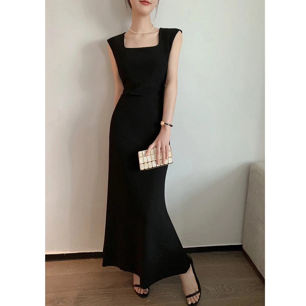 赫本风方领无袖褶皱黑色连衣裙女2025夏季新款气质收腰长款小黑裙