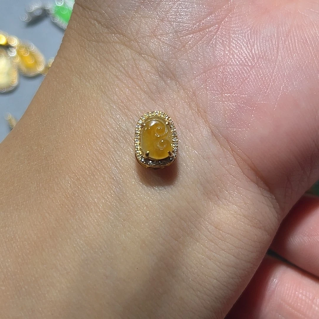 翡翠18K金镶嵌颈饰