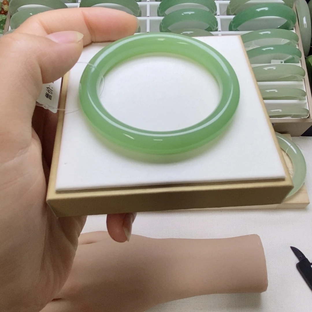 东陵石未镶嵌手镯