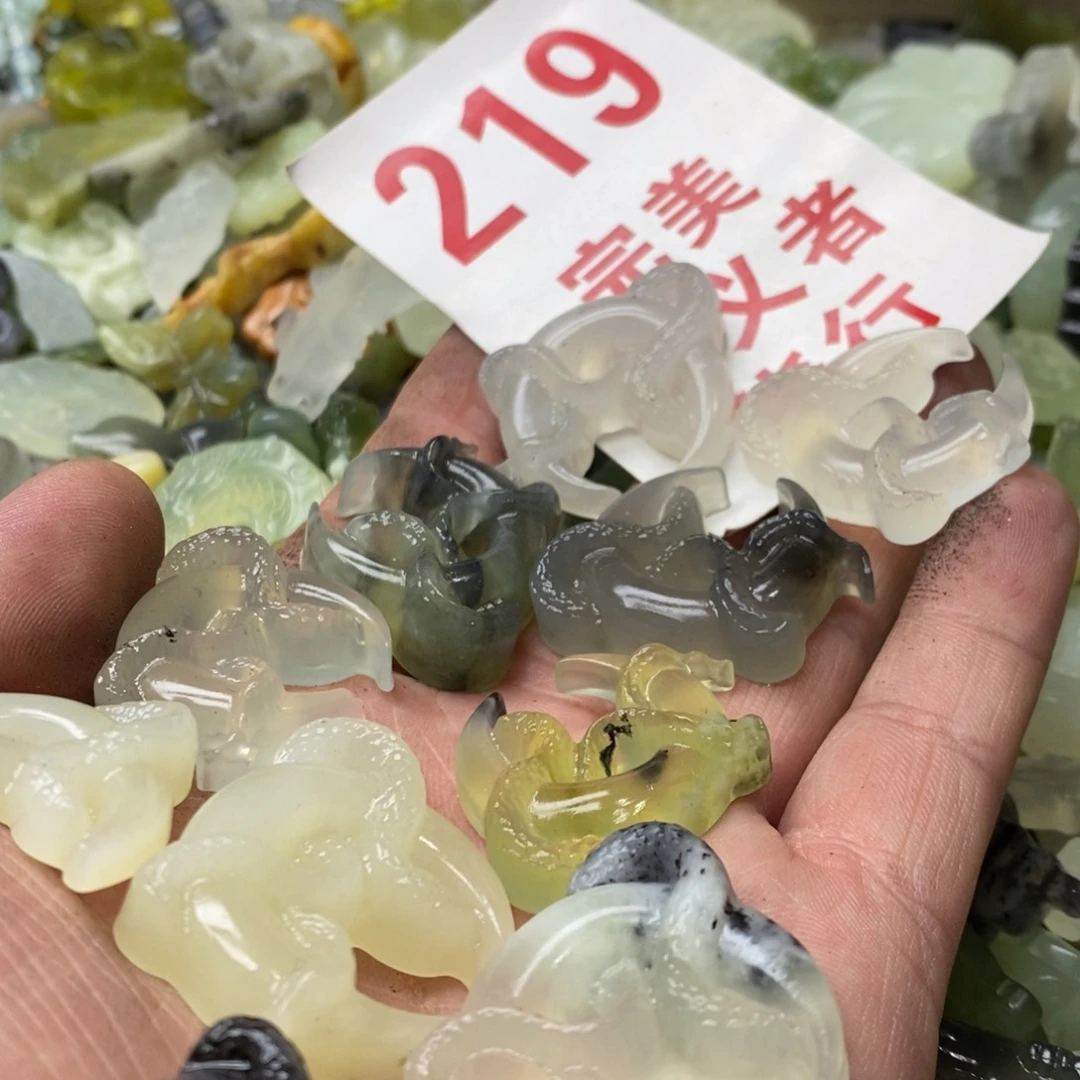 蛇纹石玉挂坠未镶嵌团****喵