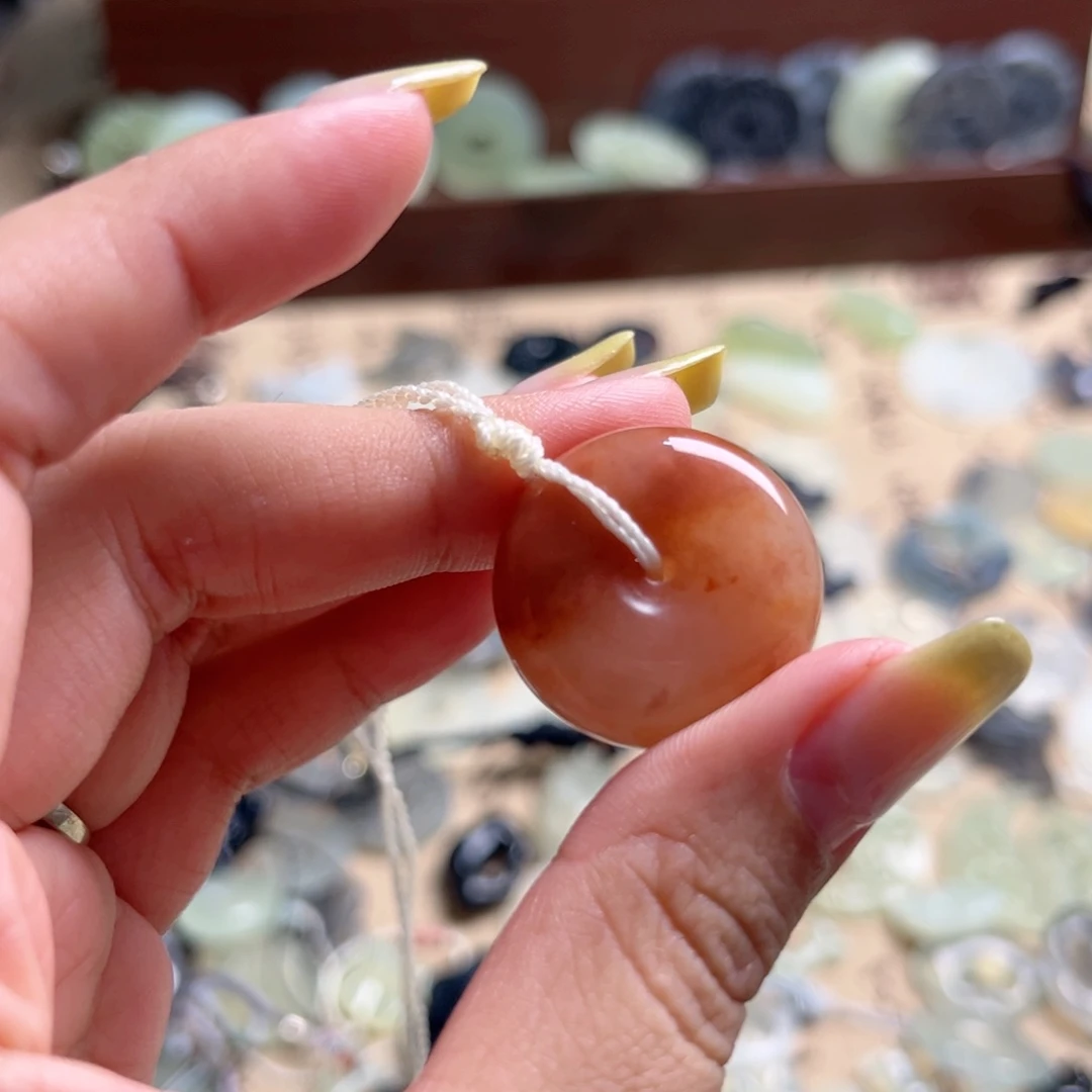 梣***彻石英质玉未镶嵌颈饰