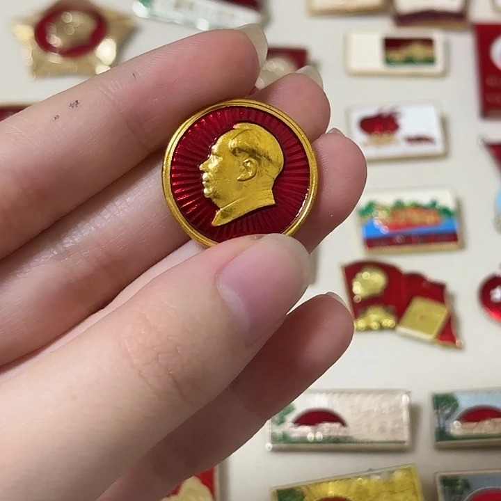 禾***口红色收藏直播像章