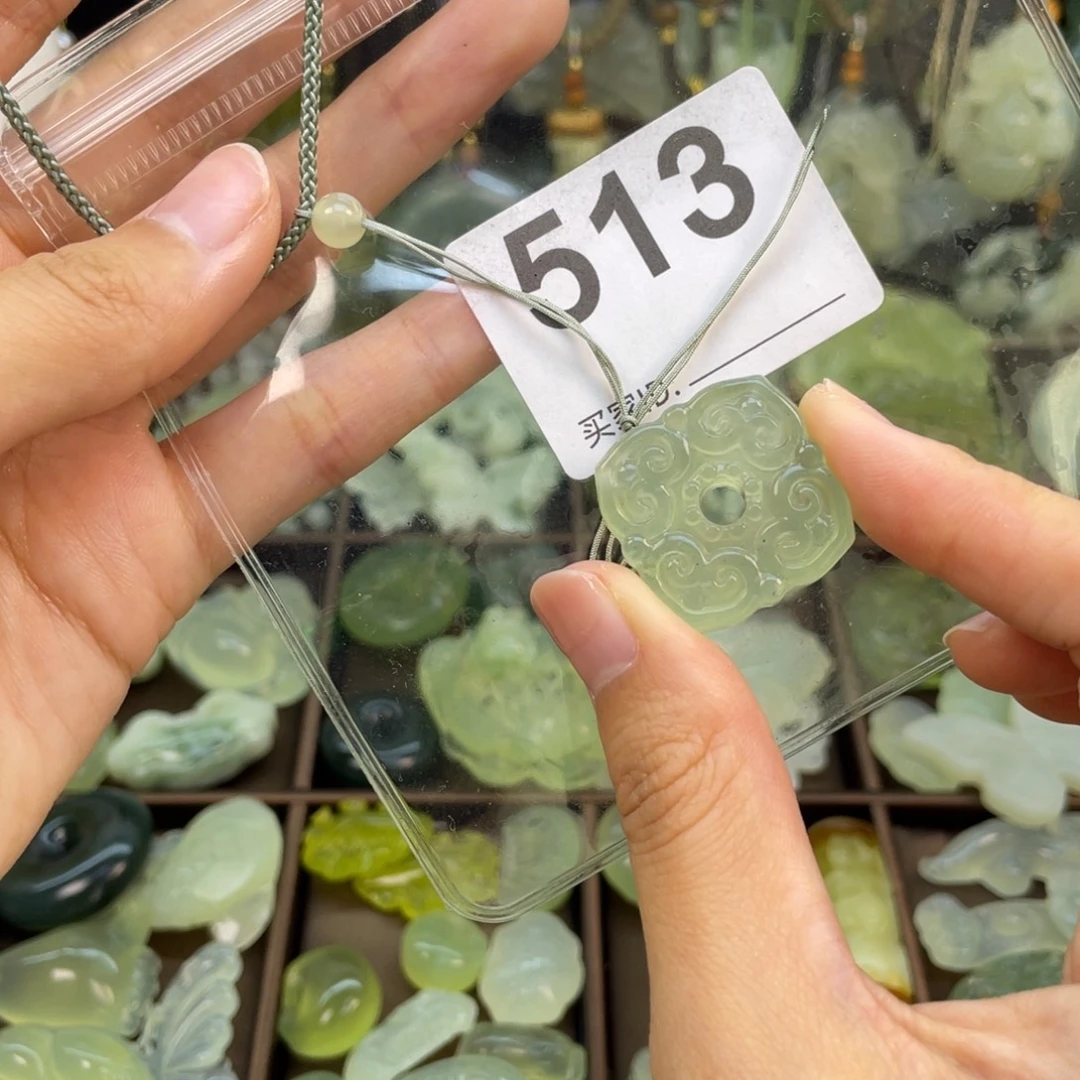 梦***蛇纹石玉未镶嵌颈饰