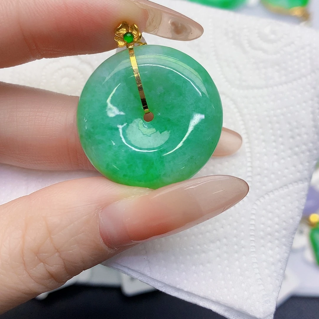 颈饰18K金镶嵌翡翠