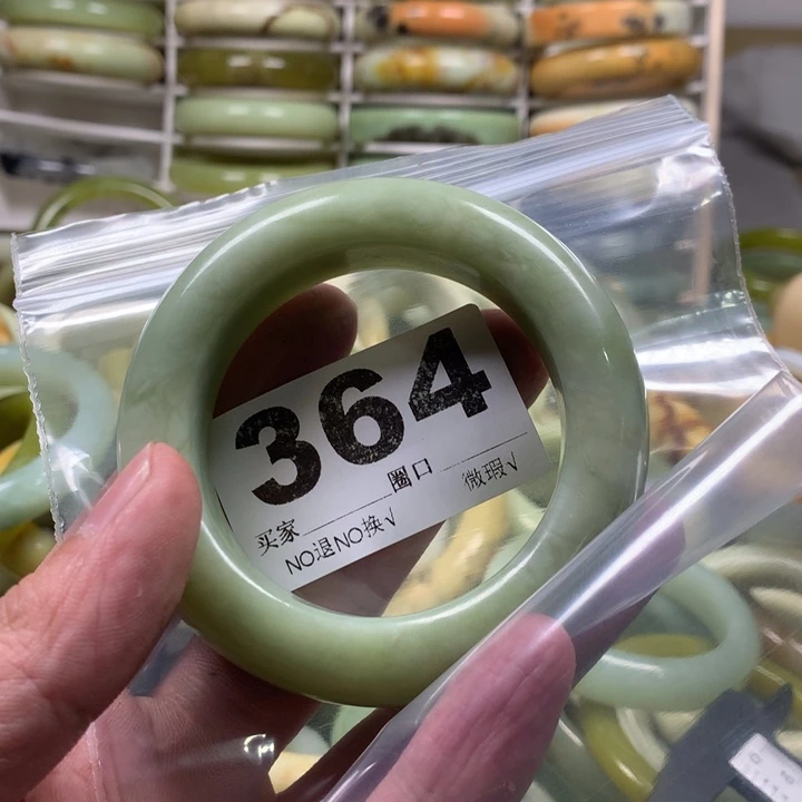 蛇纹石玉手镯合金梅*曼