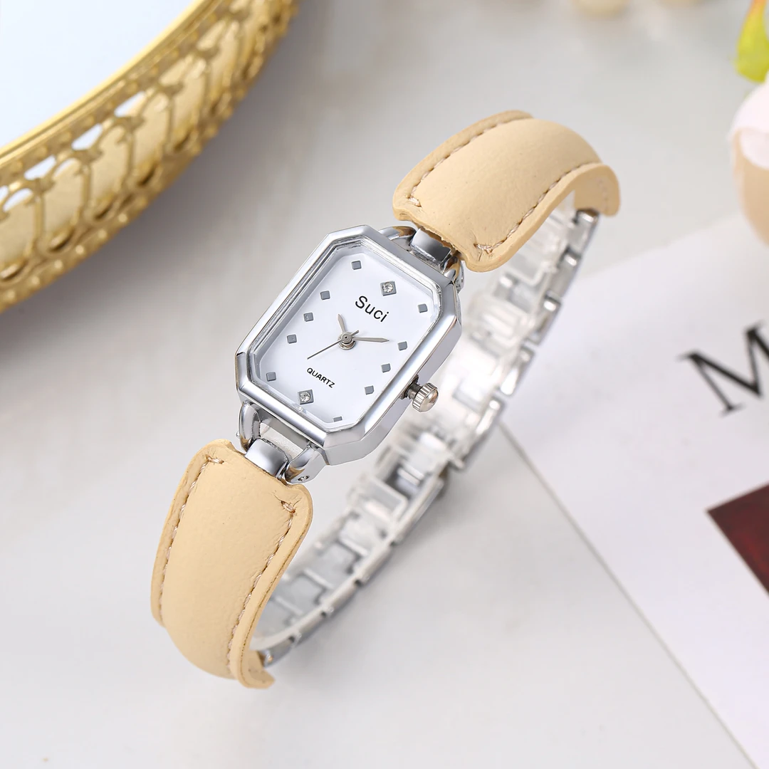 中环撤柜款女士时尚米白皮气质女表轻奢小众石英腕表手镯款 c04