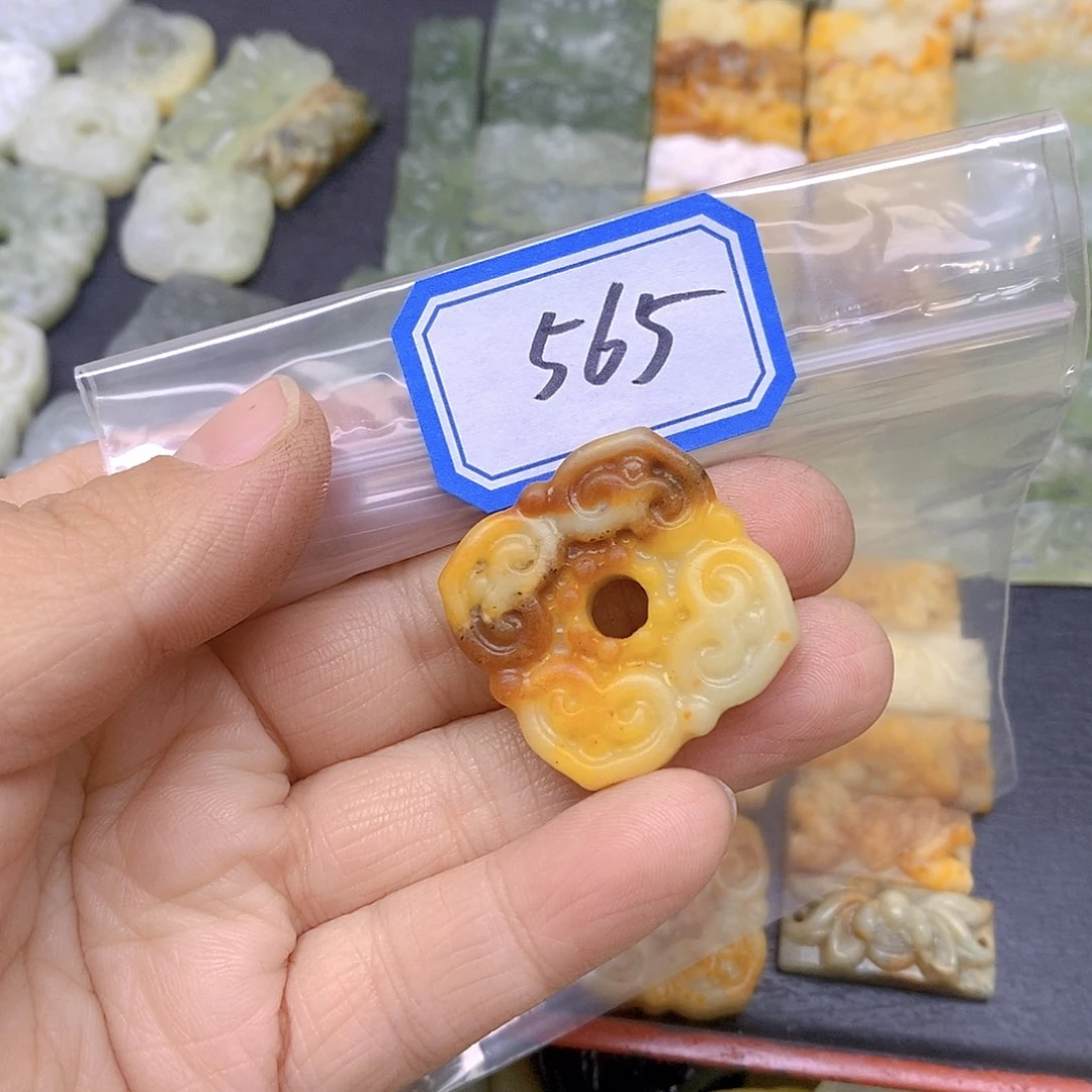 蛇纹石玉吊坠(不含链)未镶嵌L****n565