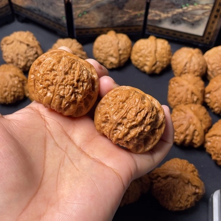 文玩核桃把件41血麒麟