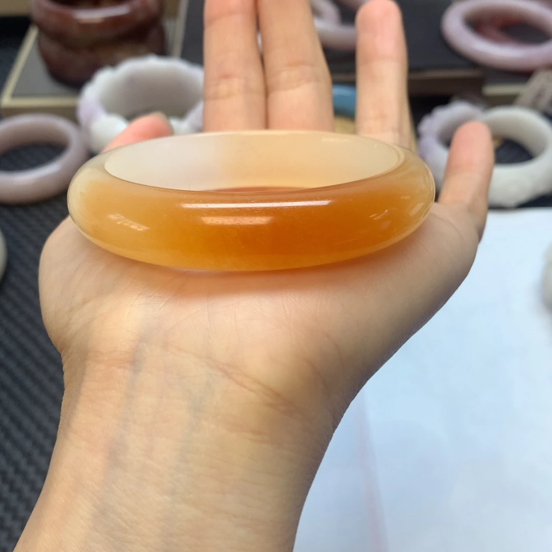 石英岩玉未镶嵌手镯