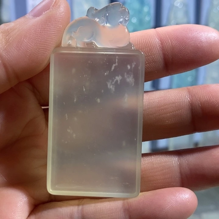 岫玉未镶嵌颈饰吊坠