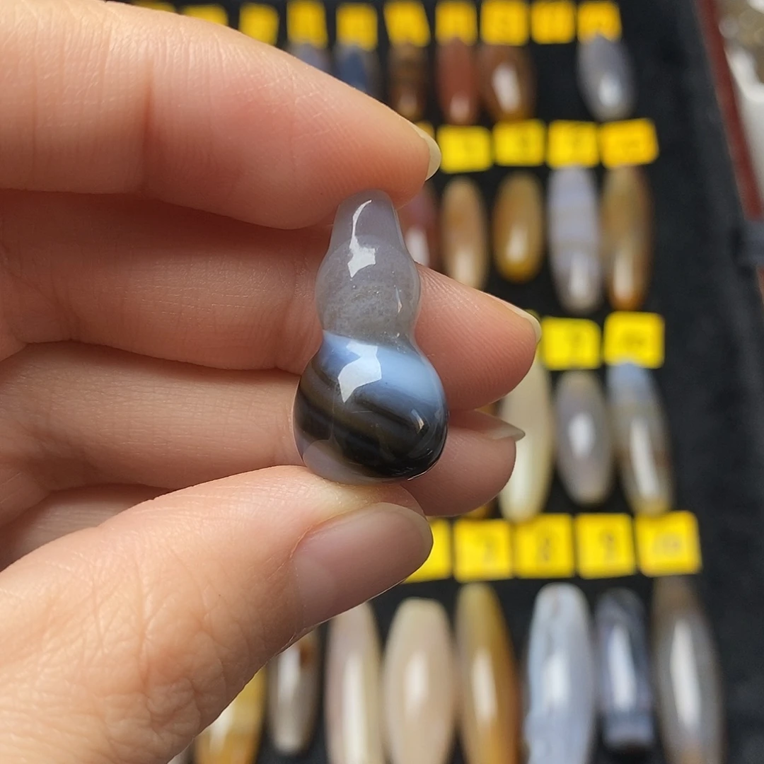 荣***姐玛瑙/玉髓未镶嵌颈饰