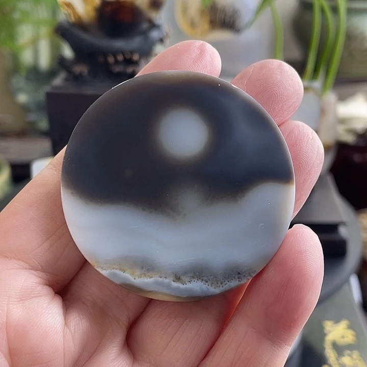 在***人玛瑙/玉髓未镶嵌珠宝半成品