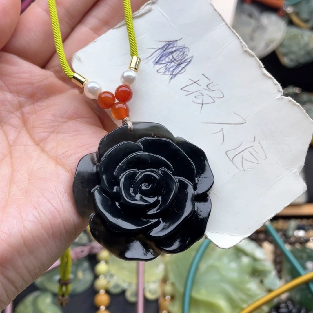蛇纹石玉颈饰未镶嵌