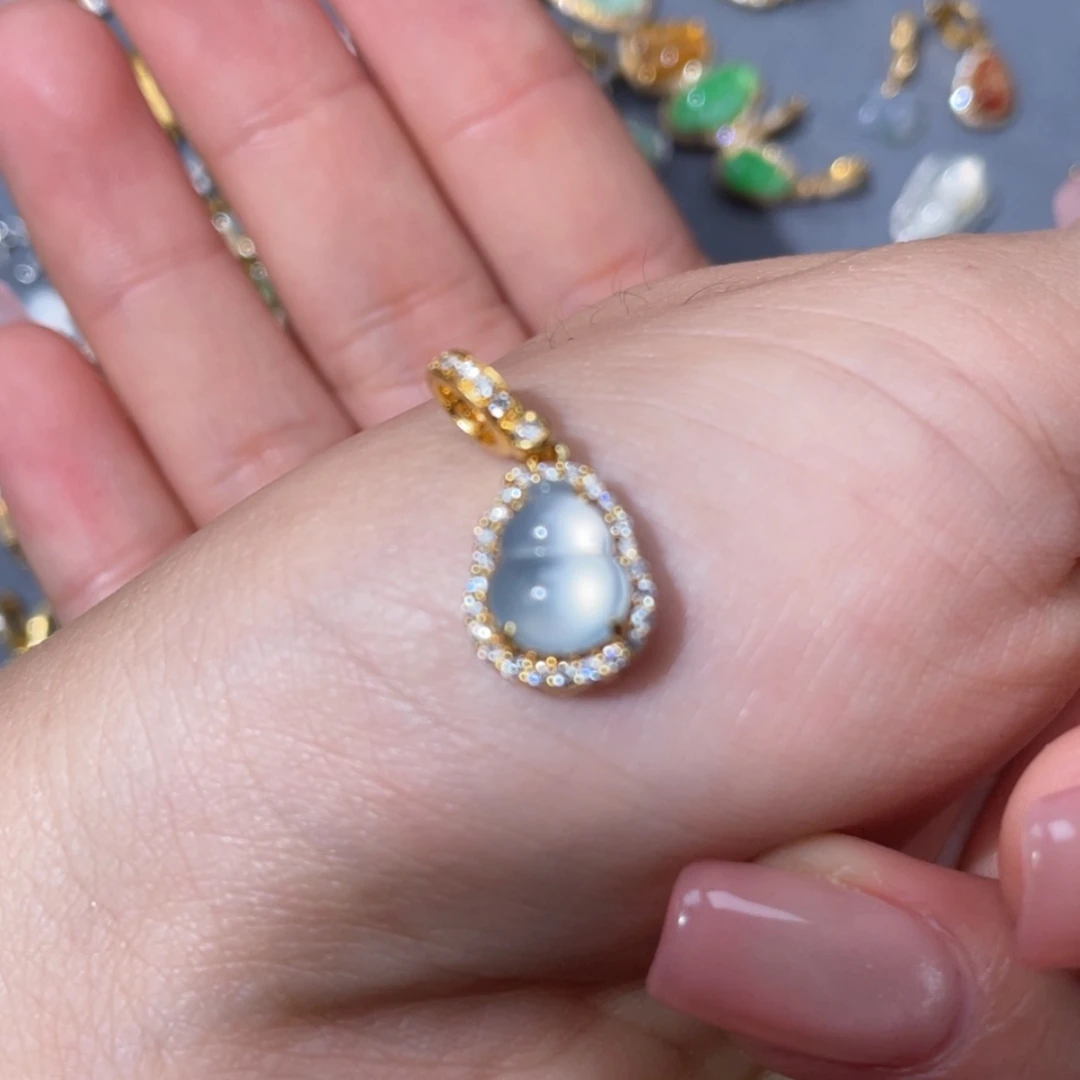 【闪购商品】颈饰18K金镶嵌翡翠A****静