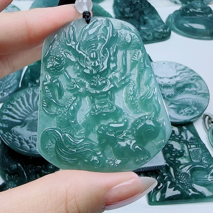 翡翠未镶嵌颈饰多样性发货天然的A货翡翠