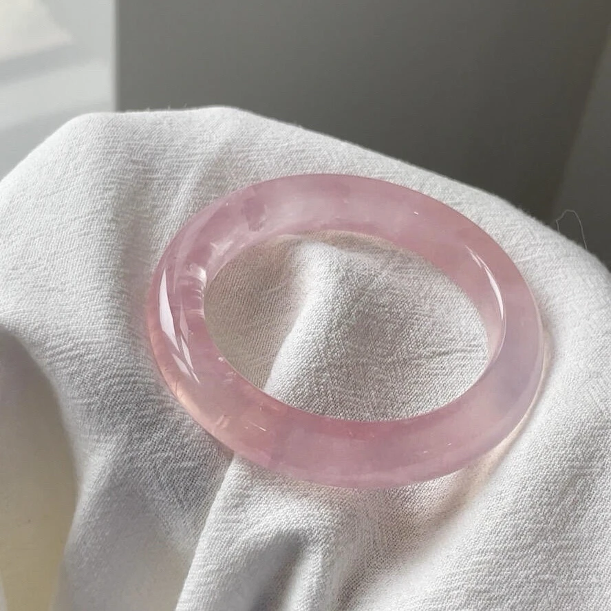 天然粉水晶手镯女冰种招桃花水晶玉镯子新中式粉色玉镯送闺蜜礼物