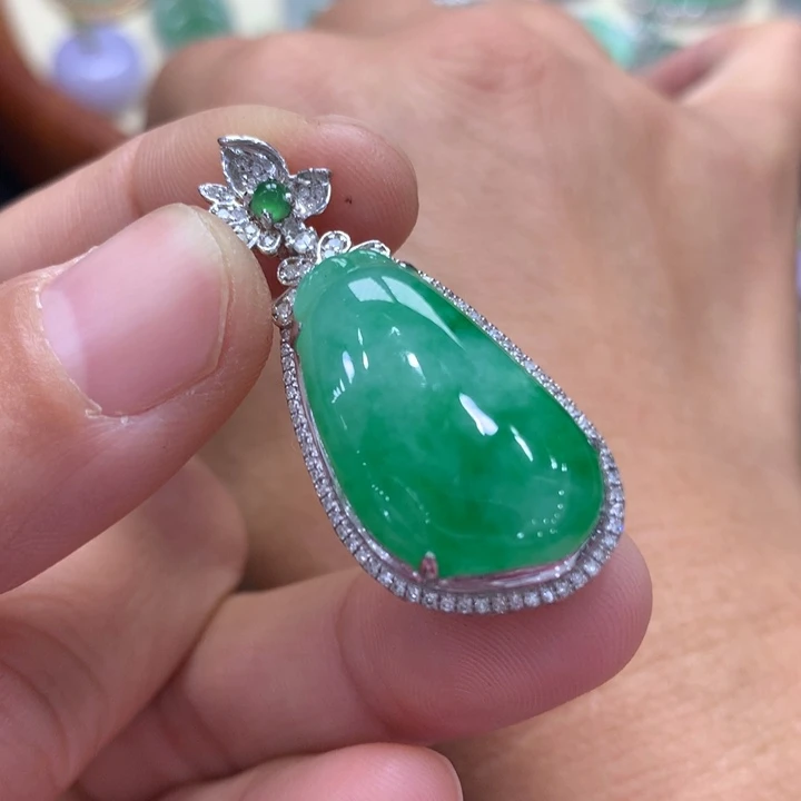 翡翠吊坠(不含链)18K金镶嵌