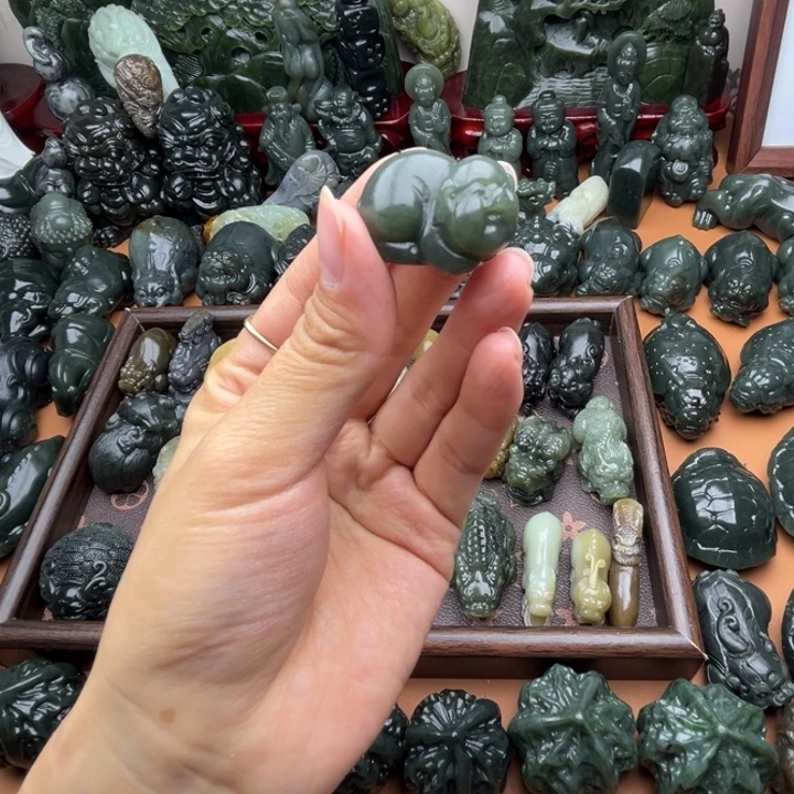 和田玉未镶嵌把件