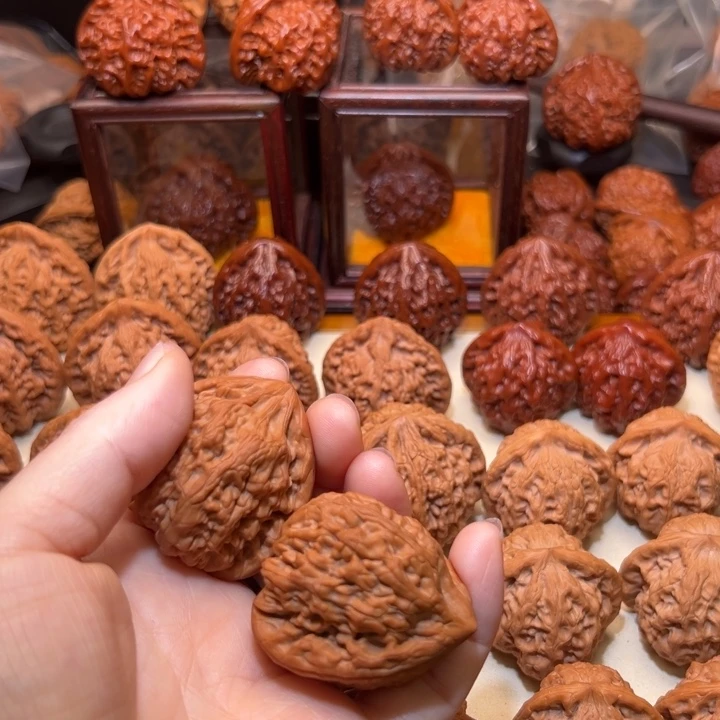 桃核吊坠面***的个哥哥哥哥