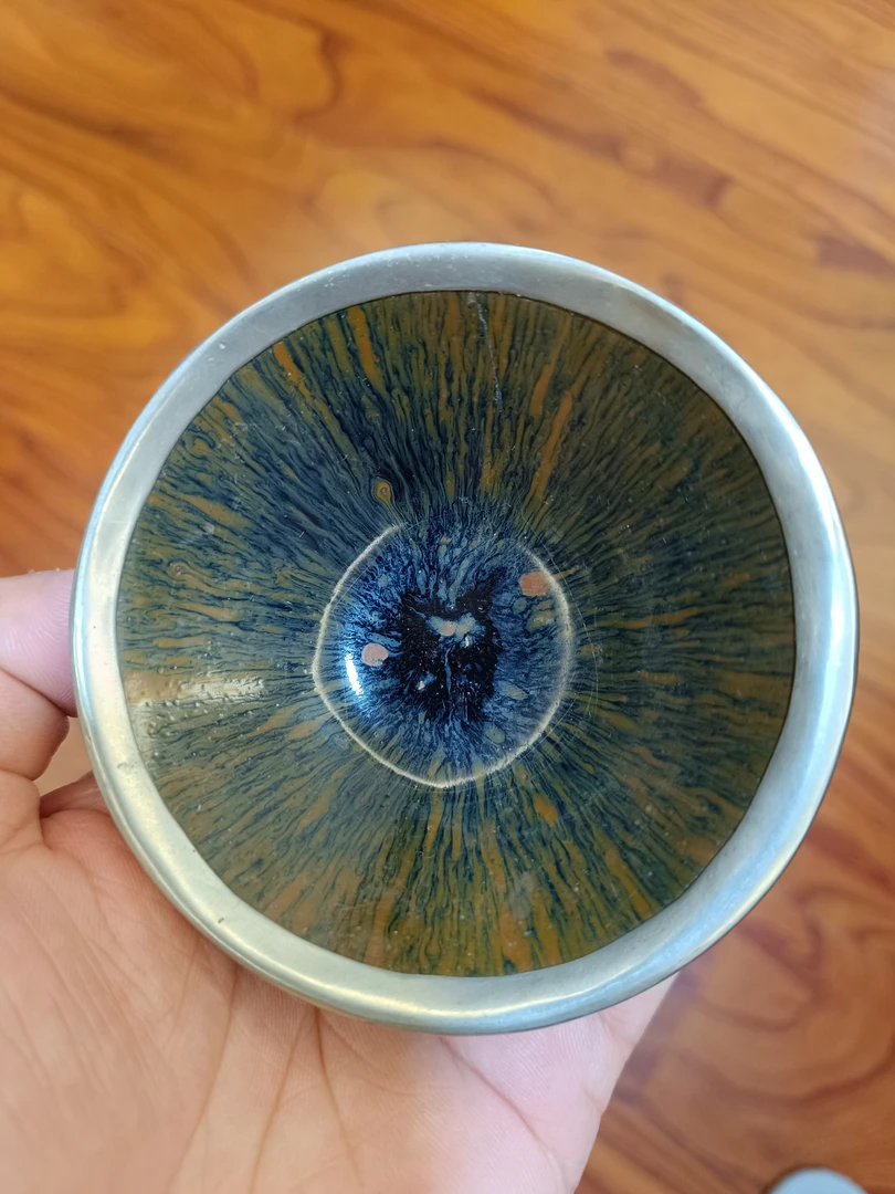 ​福清窑老盏，磨口包银口，器型圆正，口径9高3.7厘米。兔毫釉面