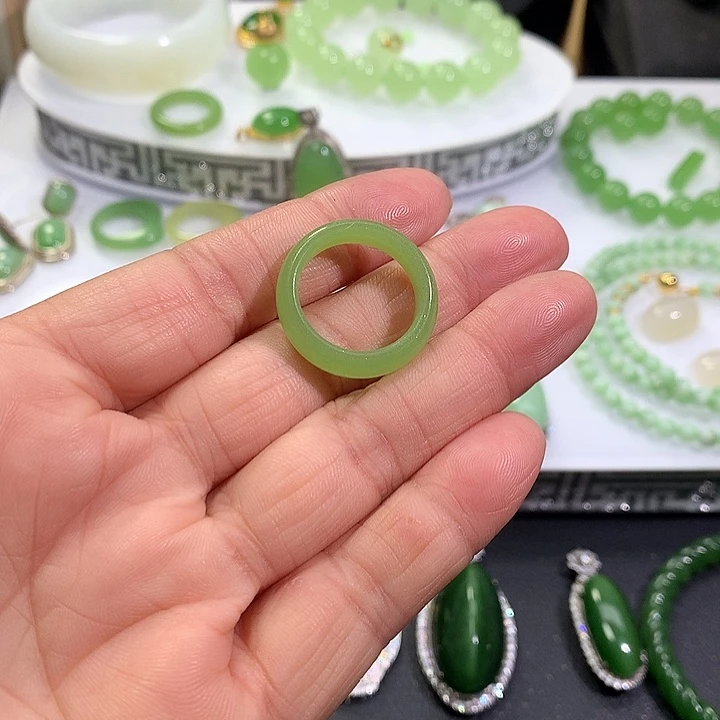 未镶嵌戒指和田玉（翠青玉）