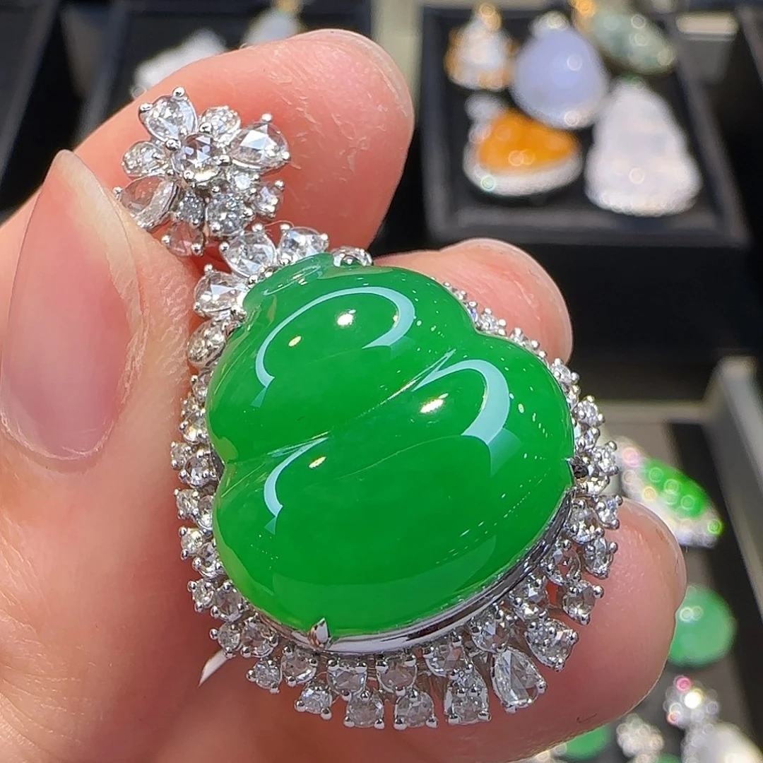 翡翠18K金镶嵌颈饰冰起胶阳绿大葫芦