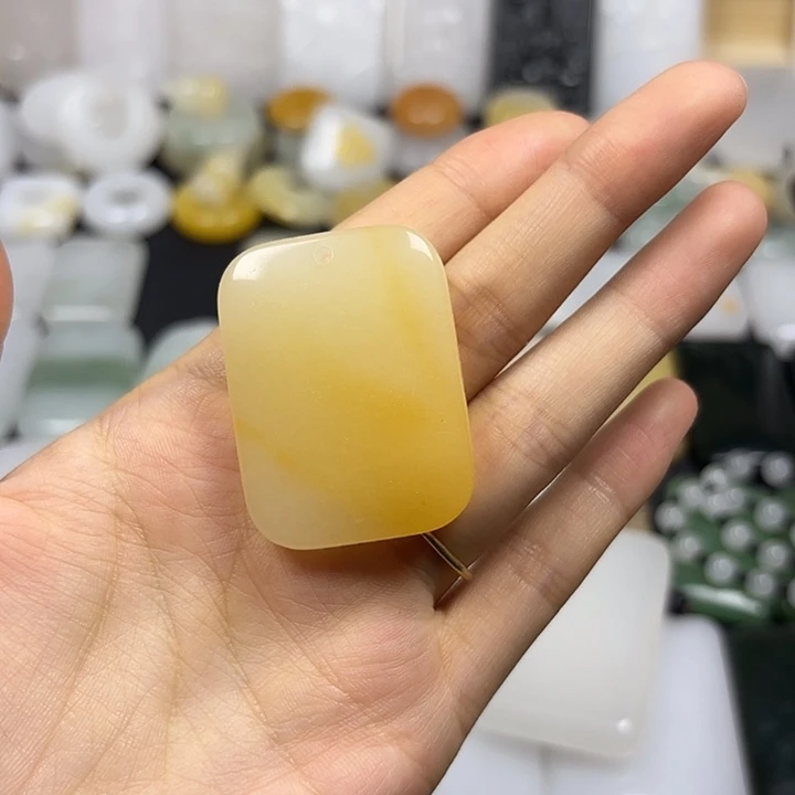 晚***柔颈饰未镶嵌石英质玉