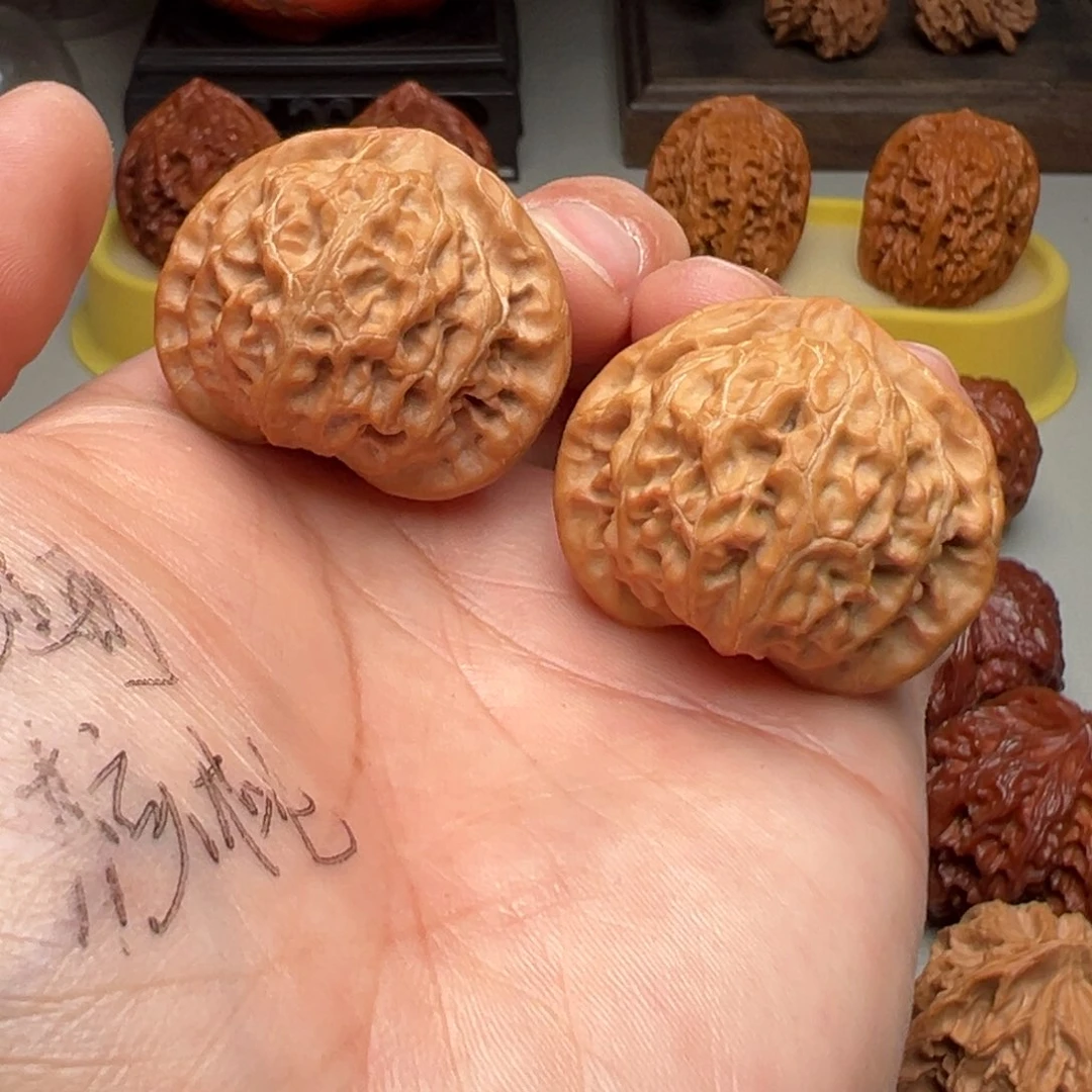 文玩核桃把件原树玉玺宫灯38.5