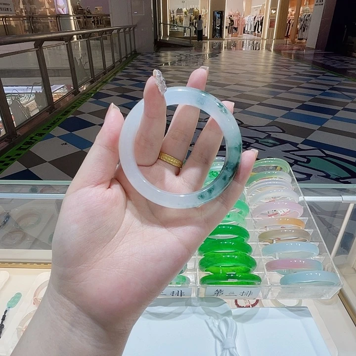 翡翠手镯未镶嵌翡翠手镯