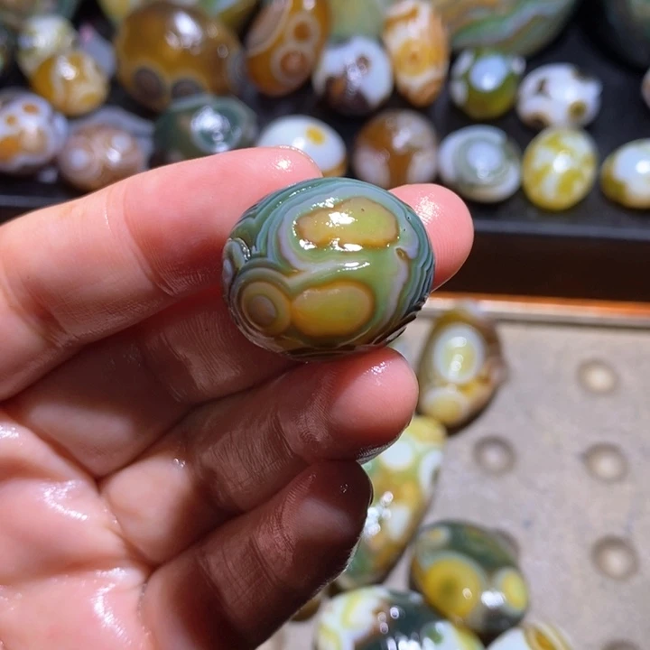 玛瑙/玉髓未镶嵌珠宝半成品谦*