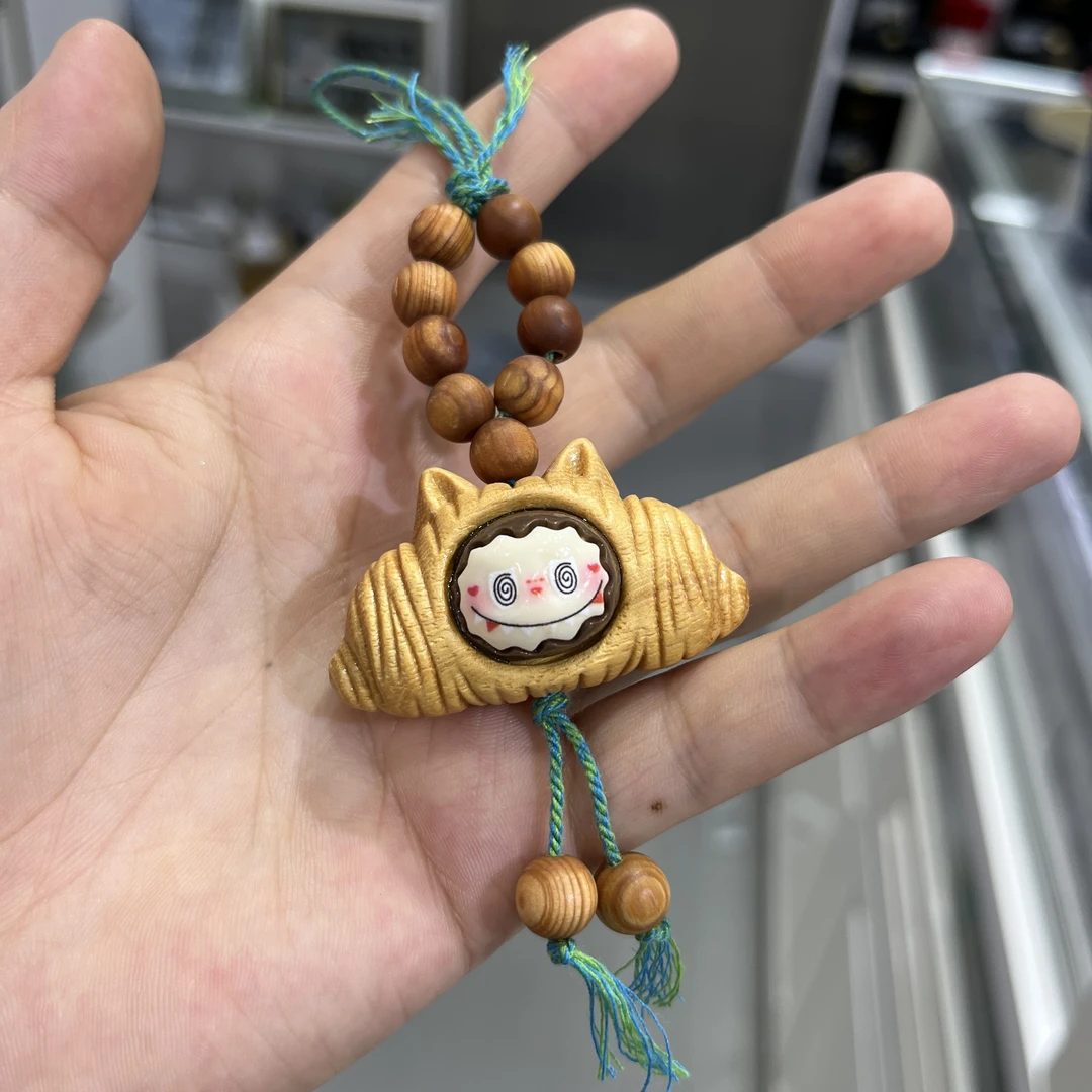 时尚卡通木质牛角包挂装饰必备8177