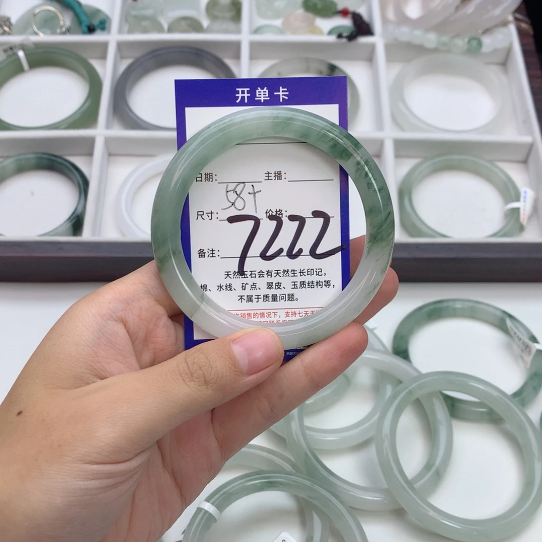 绿***油石英质玉未镶嵌手镯