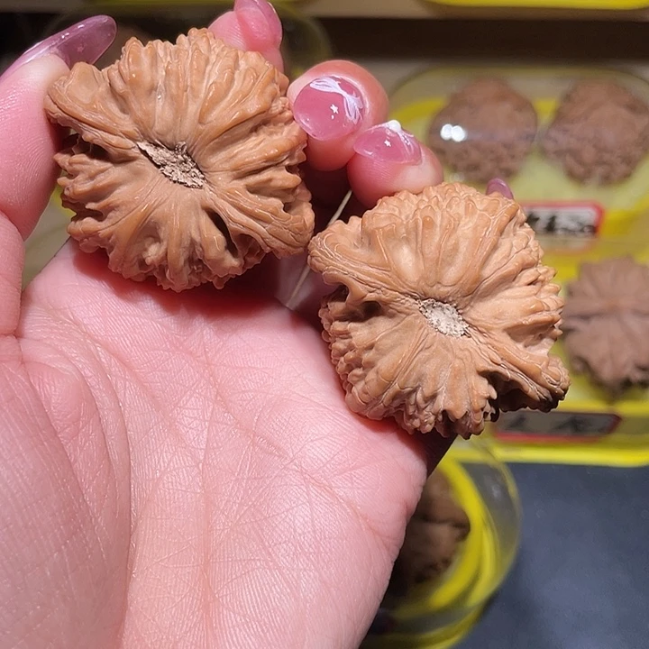 吊坠文玩核桃45凹底白狮子