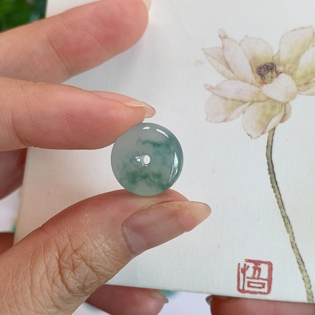 翡翠未镶嵌颈饰天然的