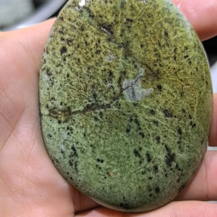 减***远有机玻璃藏玉药王石原石一个